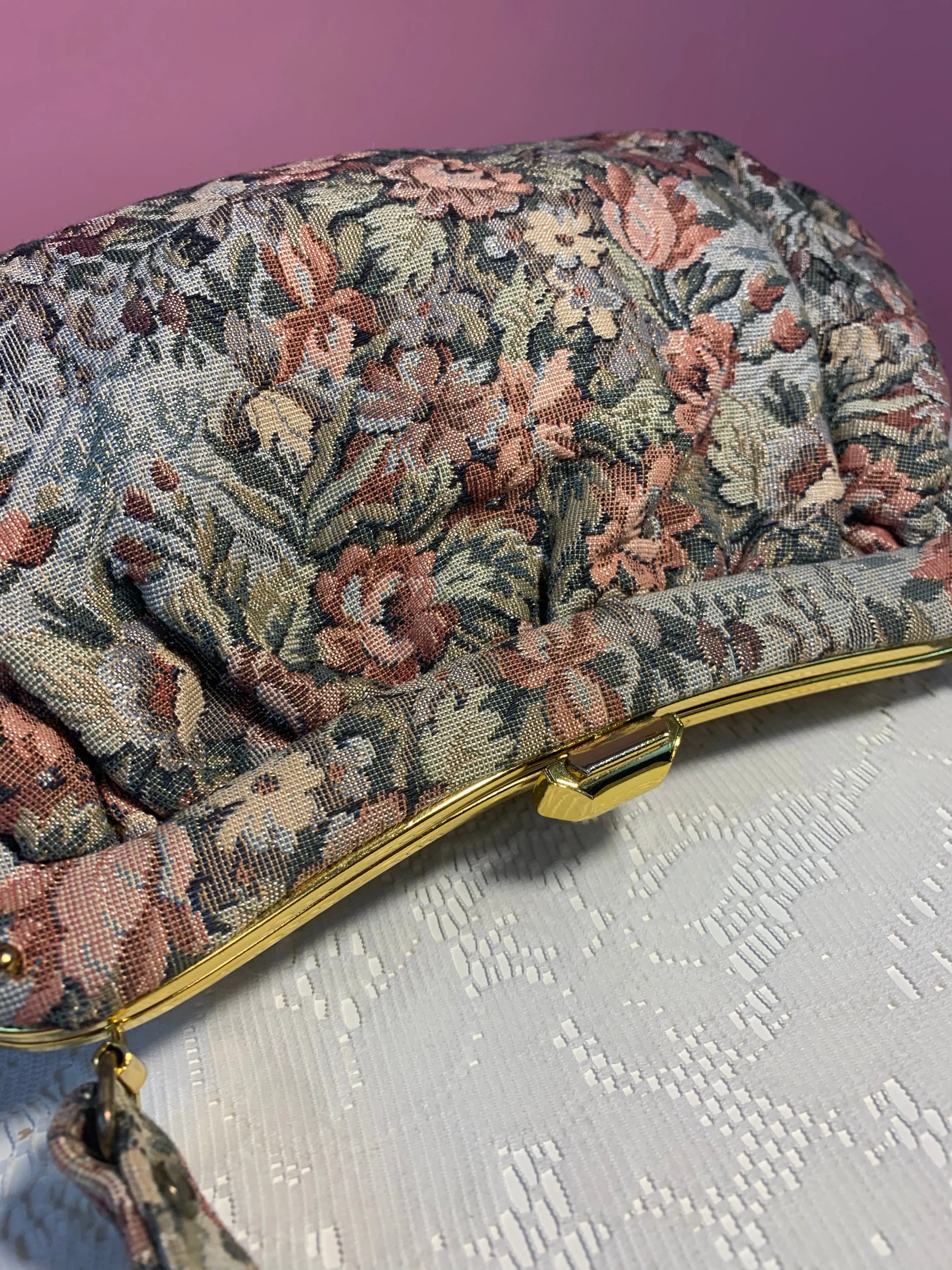 Floral tapestry kislock bag