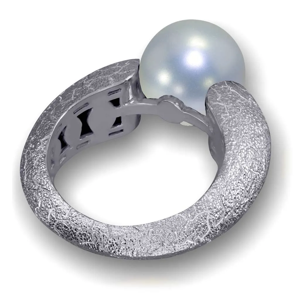 Gold Ring with White Pearl